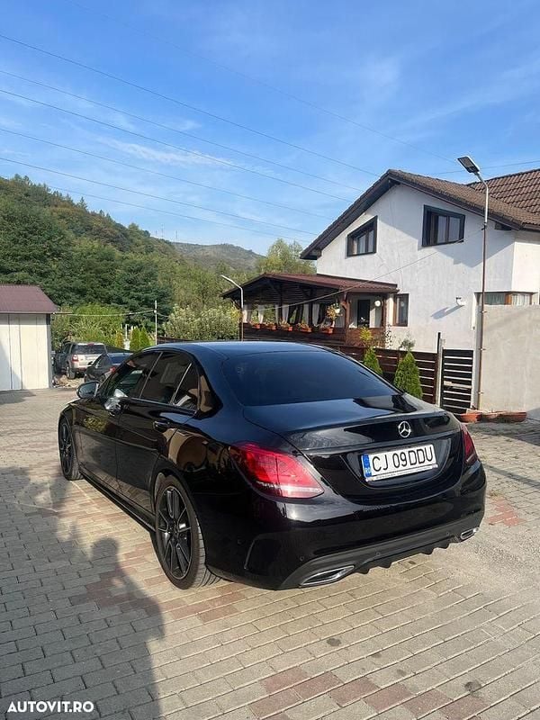 Second-hand Mercedes C220 AMG line 194 CP (142 kW) 2019 Culoarenegru Berlinǎ