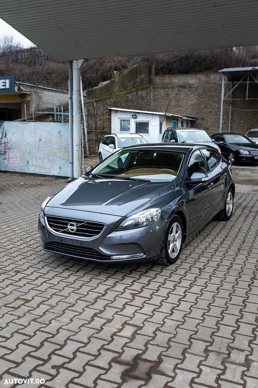 Second-hand Volvo V40 Kinetic 115 CP (84 kW) 2012 Culoaregri Hatchback