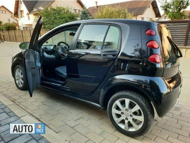 Negru Utilizat 2006 Smart ForFour Hatchback | 2.300 EUR (Preț OK) - Imagine 1/4