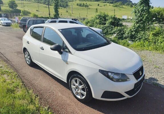 Alb Utilizat 2011 Seat Ibiza Berlinǎ | 2.990 EUR (Preț bun) - Imagine 1/4