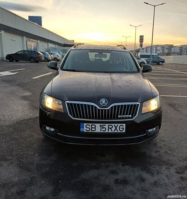 Negru Utilizat 2014 Skoda Superb Break | 7.500 EUR (Preț bun) - Imagine 1/4