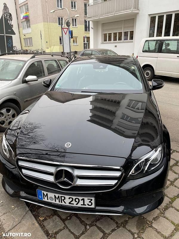 Culoarenegru Utilizat 2018 Mercedes E250 Berlinǎ | 26.000 EUR (Preț OK) - Imagine 1/4