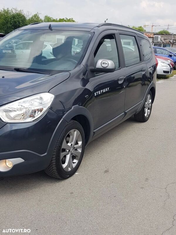 Negru Utilizat 2017 Dacia Lodgy Monovolum | 6.800 EUR (Puțin scump) - Imagine 1/4