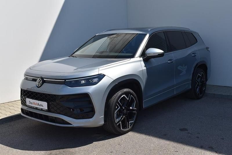 Gri mediu normal Utilizat 2025 VW Tayron R-line SUV | 50.200 EUR (Preț OK) - Imagine 1/4