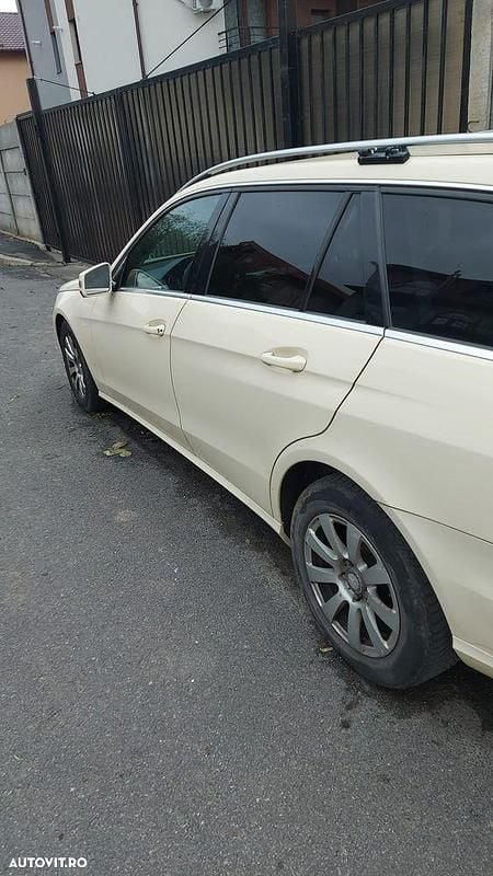 Culoarebej Utilizat 2015 Mercedes E200 Break | 5.000 EUR (Preț OK) - Imagine 1/4