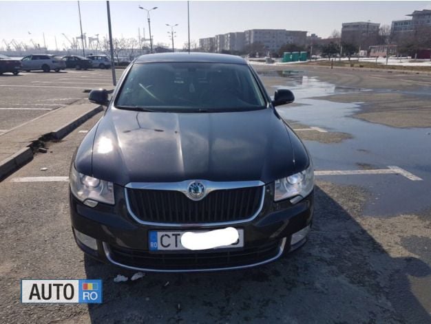 Negru Utilizat 2012 Skoda Superb Berlinǎ | 10.300 EUR (Scump) - Imagine 1/4