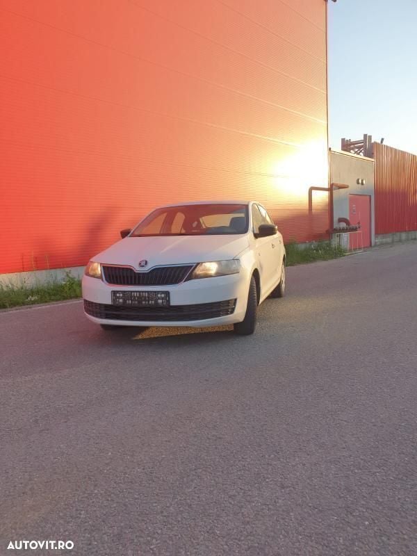 Alb Utilizat 2014 Skoda Rapid Berlinǎ | 5.000 EUR (Preț bun) - Imagine 1/4