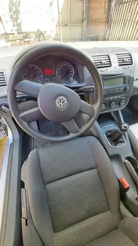 Utilizat 2004 VW Golf V Hatchback | 2.500 EUR (Preț OK) - Imagine 1/4