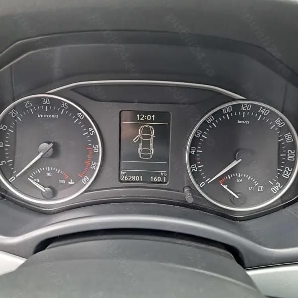 Negru Utilizat 2012 Skoda Octavia Break | 4.400 EUR (Preț OK) - Imagine 1/4