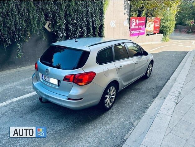 Gri Utilizat 2012 Opel Astra Break | 4.500 EUR (Preț OK) - Imagine 1/4