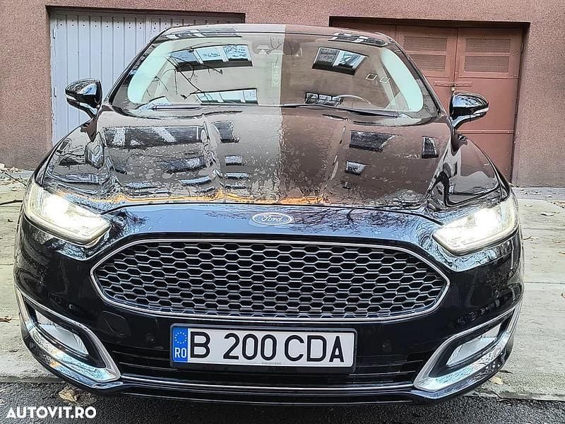 Second-hand Ford Mondeo Vignale 187 CP (137 kW) 2018 Negru Hatchback