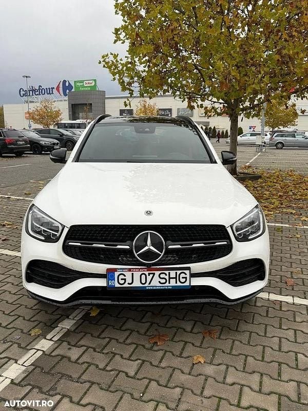 Culoarealb Utilizat 2022 Mercedes GLC300 SUV | 45.000 EUR (Preț bun) - Imagine 1/4