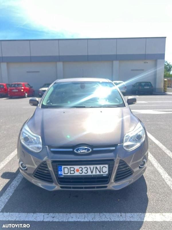 Culoaremaro Utilizat 2013 Ford Focus Titanium Hatchback | 5.200 EUR (Preț OK) - Imagine 1/4
