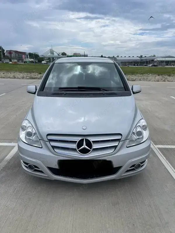 Gri Utilizat 2011 Mercedes B200 Monovolum | 5.299 EUR (Preț OK) - Imagine 1/4