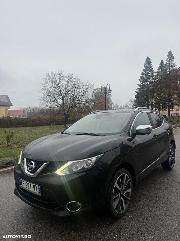 Culoarenegru Utilizat 2014 Nissan Qashqai Tekna SUV | 9.900 EUR (Preț bun) - Imagine 1/4