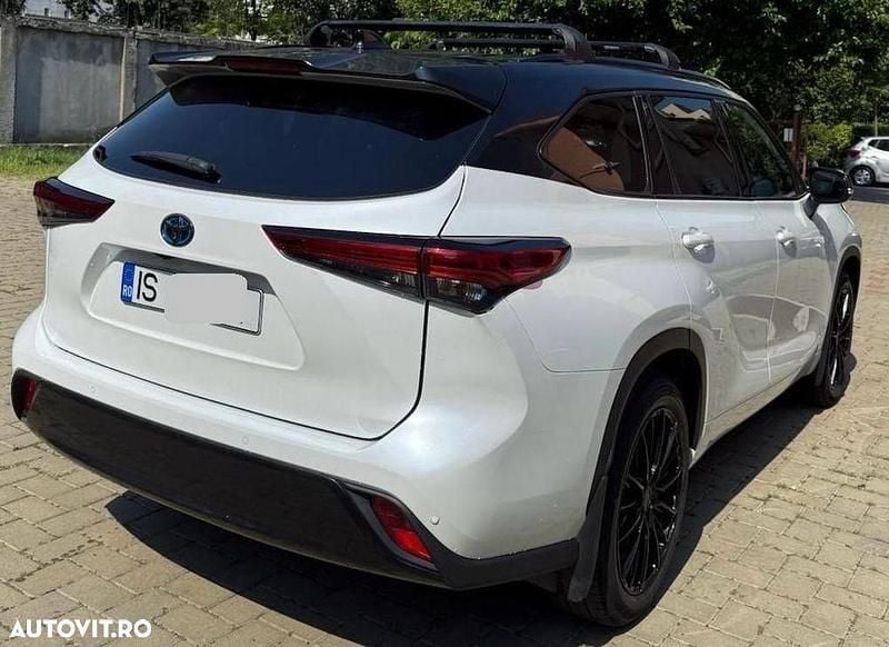 Second-hand Toyota Highlander Luxury 248 CP (182 kW) 2022 Culoarealb SUV