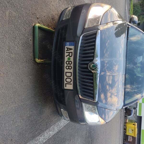 Gri Utilizat 2011 Skoda Octavia Break | 4.750 EUR (Preț bun) - Imagine 1/4