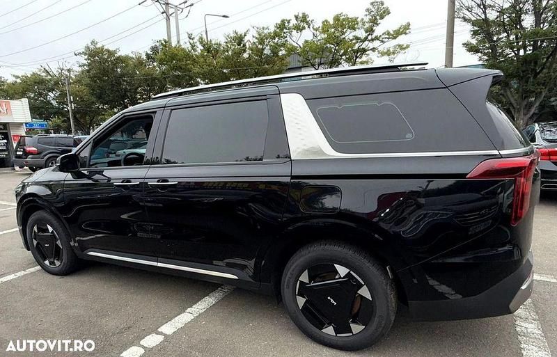 Second-hand Kia Carnival 204 CP (150 kW) 2024 Culoarenegru Monovolum