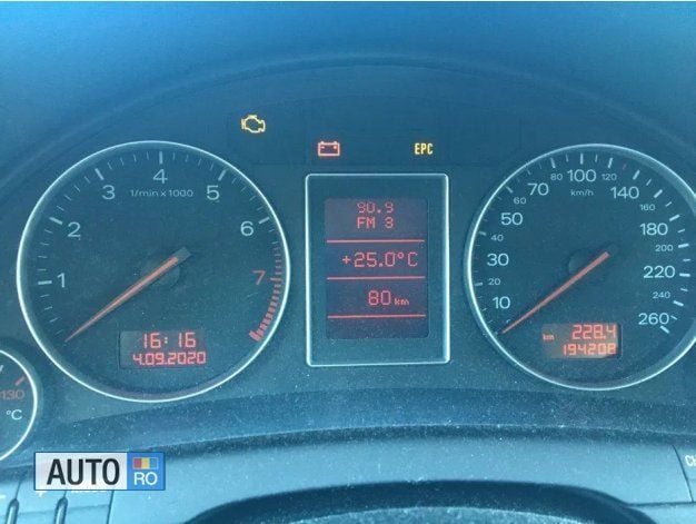 Second-hand Audi A4 102 CP (75 kW) 2001 Argintiu Berlinǎ