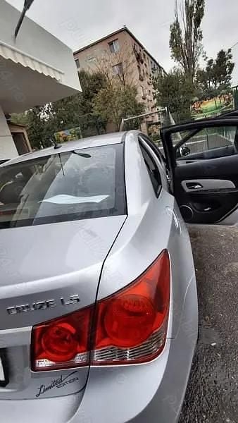 Second-hand Chevrolet Cruze 141 CP (103 kW) 2011 Gri Berlinǎ