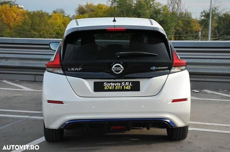 Second-hand Nissan Leaf N-Connecta 110 kW (150 CP) 2020 Culoarealb Hatchback