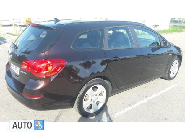 Second-hand Opel Astra 110 CP (80 kW) 2012 Maro Break