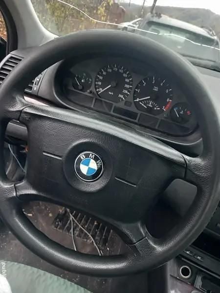 Second-hand BMW 2002 150 CP (110 kW) 2000 Berlinǎ