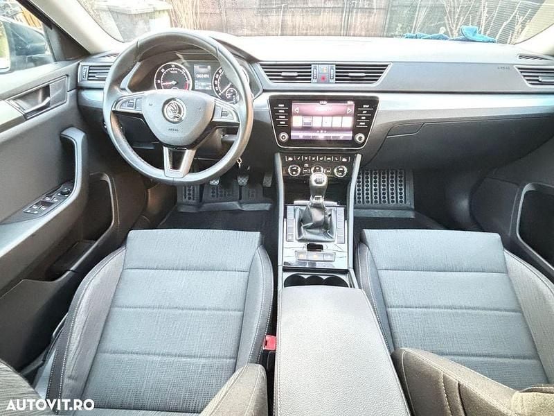 Second-hand Skoda Superb Style 150 CP (110 kW) 2019 Culoarealbastru Berlinǎ