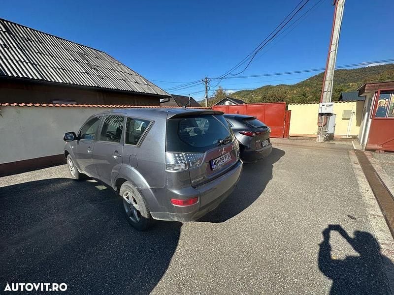 Culoaregri Utilizat 2008 Mitsubishi Outlander Invite SUV | 4.800 EUR (Preț OK) - Imagine 1/4