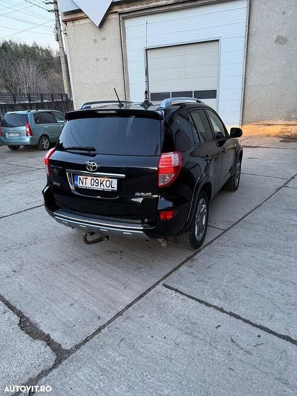 Second-hand Toyota RAV4 Luxury 150 CP (110 kW) 2010 Culoarenegru SUV
