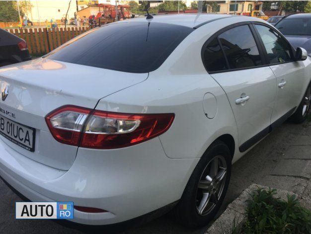 Alb Utilizat 2011 Renault Fluence Berlinǎ | 7.900 EUR - Imagine 1/3