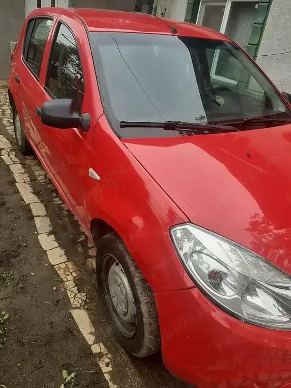Second-hand Dacia Sandero 75 CP (55 kW) 2011 Rosu Hatchback