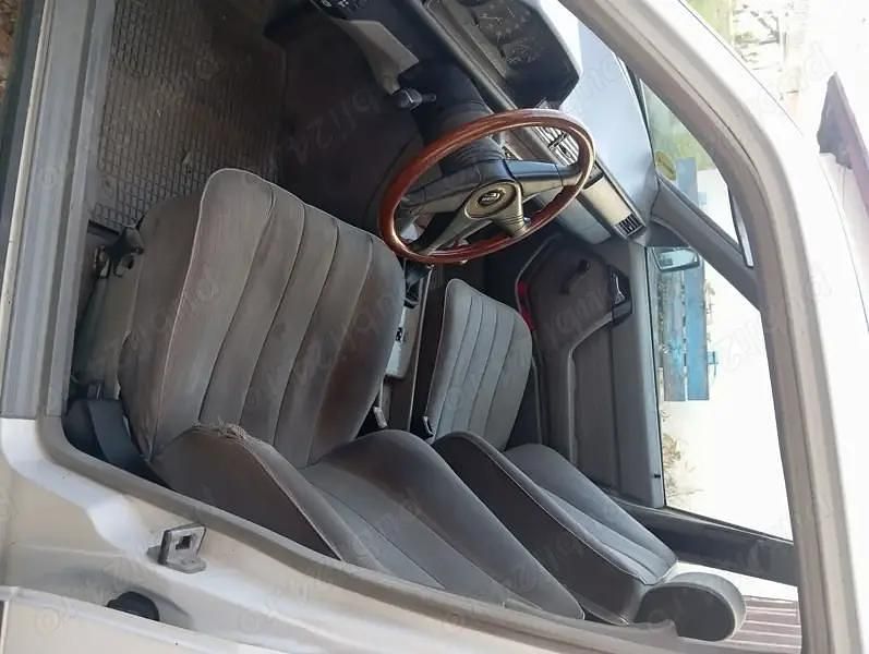 Second-hand Mercedes 200 105 CP (77 kW) 1988 Berlinǎ