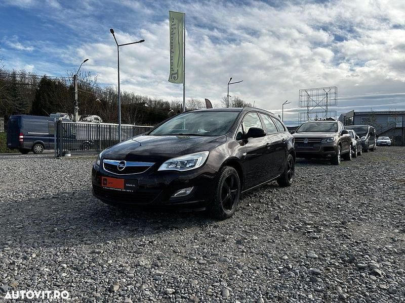 Culoaremaro Utilizat 2011 Opel Astra Cosmo Break | 5.299 EUR (Scump) - Imagine 1/4