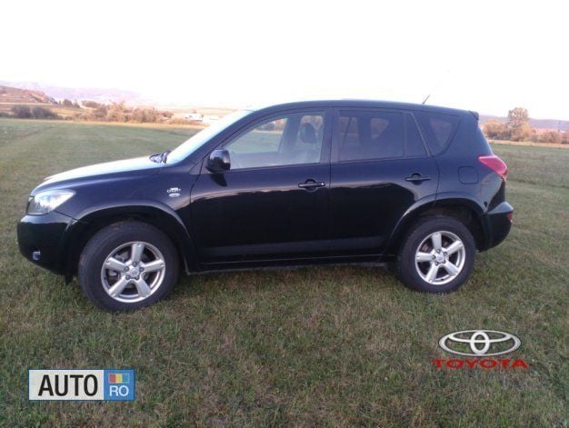 Negru Utilizat 2007 Toyota RAV4 SUV | 8.200 EUR (Preț OK) - Imagine 1/4