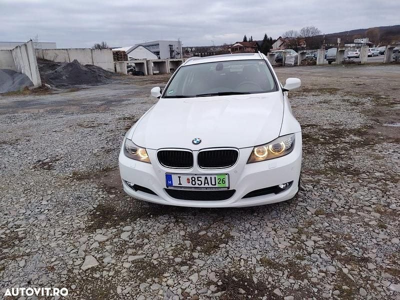 Second-hand BMW 320 Exclusive 170 CP (125 kW) 2011 Culoarealb Break