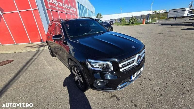 Culoarenegru Utilizat 2022 Mercedes GLB200 SUV | 35.900 EUR (Preț bun) - Imagine 1/4