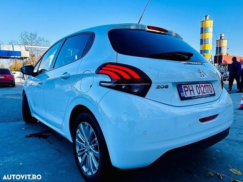 Culoarealb Utilizat 2018 Peugeot 208 Active Hatchback | 6.300 EUR (Super Preț) - Imagine 1/4