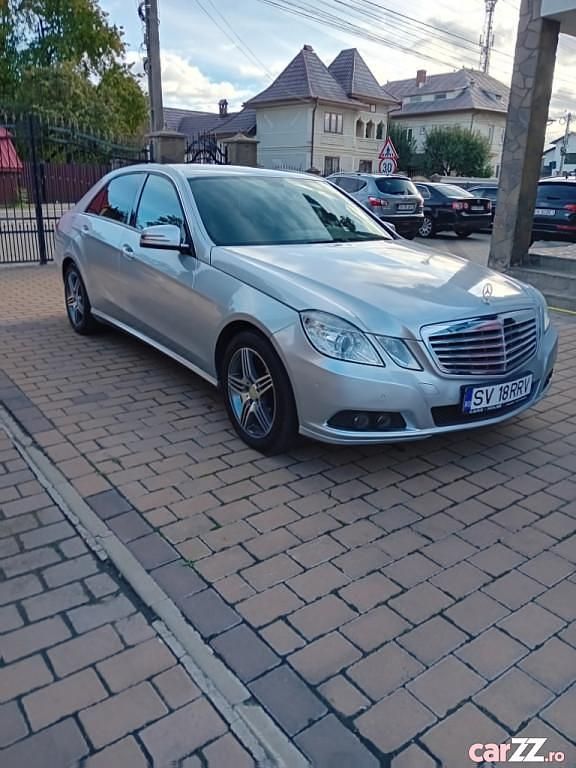 Second-hand Mercedes 220 2011 Berlinǎ