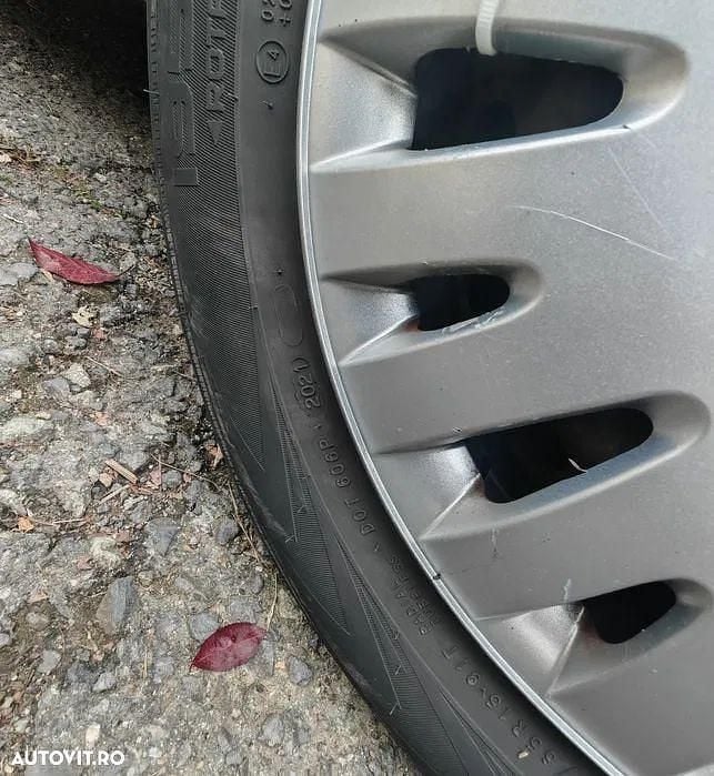 Second-hand VW Jetta Comfortline 102 CP (75 kW) 2008 Culoarerosu Berlinǎ