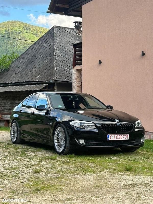 Negru Utilizat 2011 BMW 520 Sport Line Berlinǎ | 10.490 EUR - Imagine 1/4