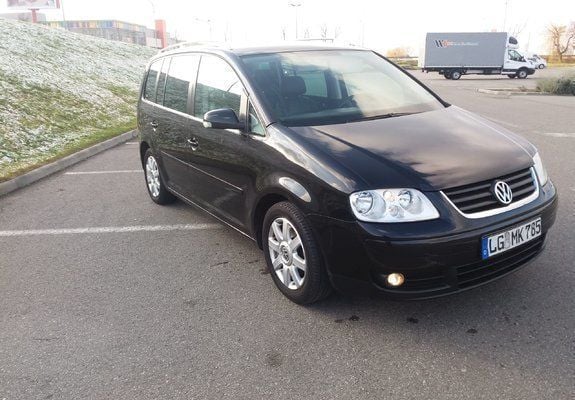 Second-hand VW Touran Highline 136 CP (100 kW) 2004 Negru Monovolum