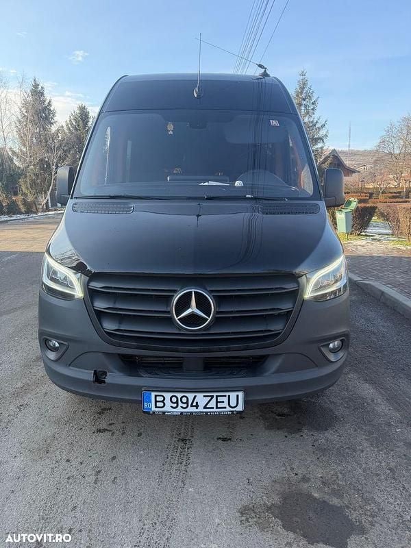 Second-hand Mercedes Sprinter 163 CP (119 kW) 2021 Culoarenegru Van