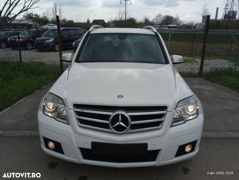 Culoarealb Utilizat 2011 Mercedes GLK220 SUV | 9.900 EUR (Super Preț) - Imagine 1/4