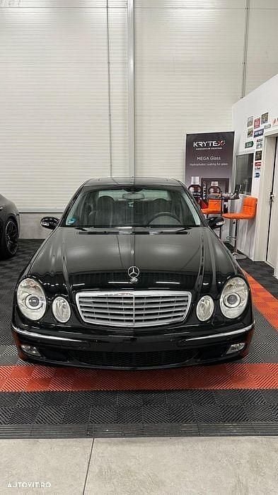 Culoarenegru Utilizat 2004 Mercedes E200 Elegance Berlinǎ | 5.450 EUR - Imagine 1/4