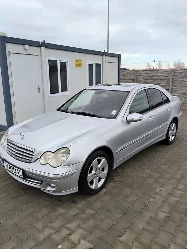 Second-hand Mercedes C220 150 CP (110 kW) 2006 Argintiu Berlinǎ