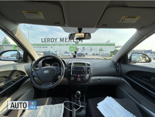 Second-hand Kia Ceed 109 CP (80 kW) 2008 Argintiu Hatchback