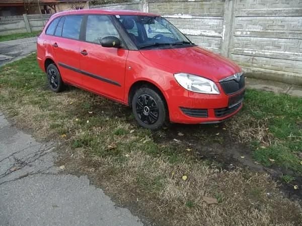 Rosu Second-hand 2010 Skoda Fabia Break | 2.350 EUR (Preț OK) - Imagine 1/4