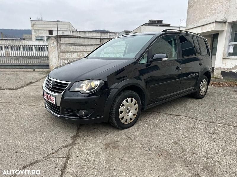 Culoarenegru Utilizat 2008 VW Touran Monovolum | 3.950 EUR (Preț OK) - Imagine 1/4