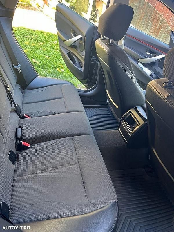 Second-hand BMW 320 190 CP (139 kW) 2015 Culoarenegru Berlinǎ